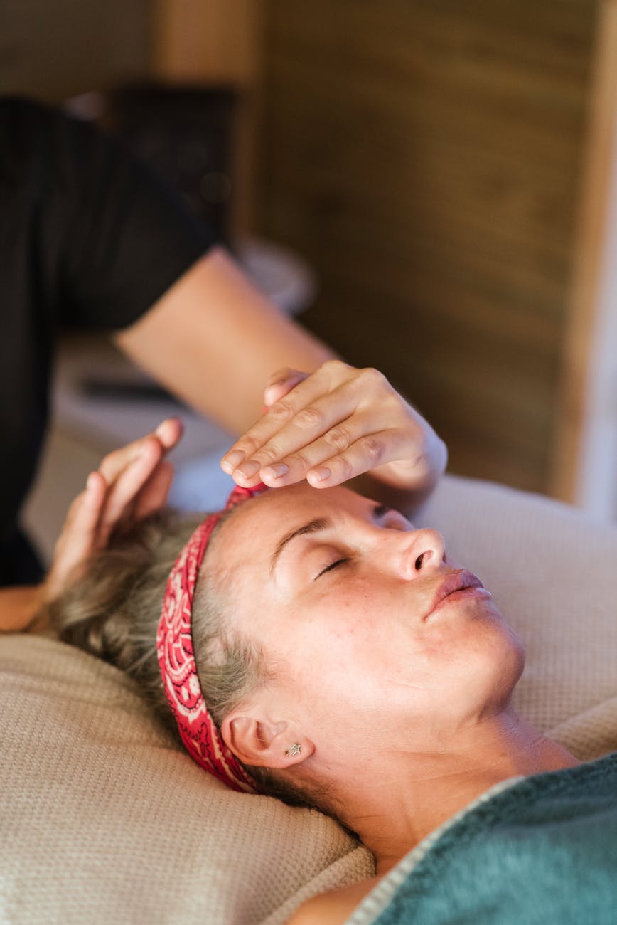 Reiki à Périgueux et Brantôme : un accompagnement énergétique au coeur de votre équilibre